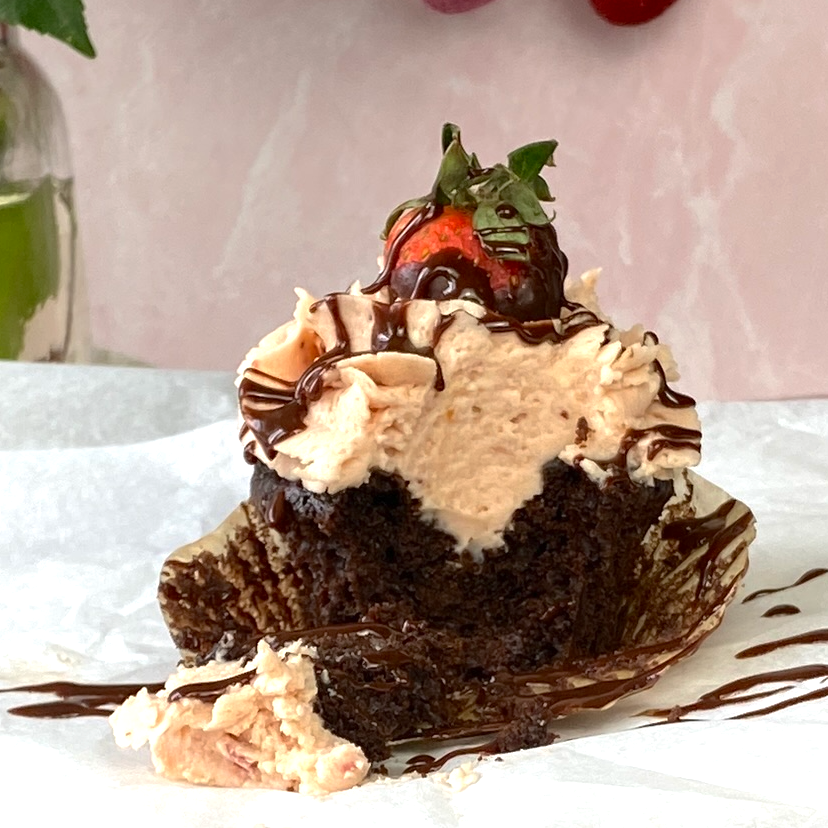Chocolate cupcake with Strawberry Mascarpone Cream, Chocolate Dipped Strawberry & Chocolate Drizzle Recipe